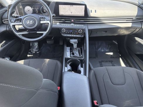 Used 2025 Hyundai Elantra SEL FWD image 13