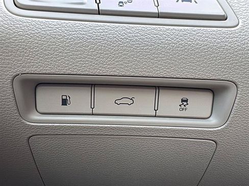 Used 2016 Hyundai Sonata Limited w/ Option Group 04 FWD image 25