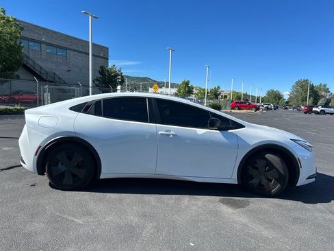 Used 2026 Toyota Prius Plug-In Hybrid FWD image 4