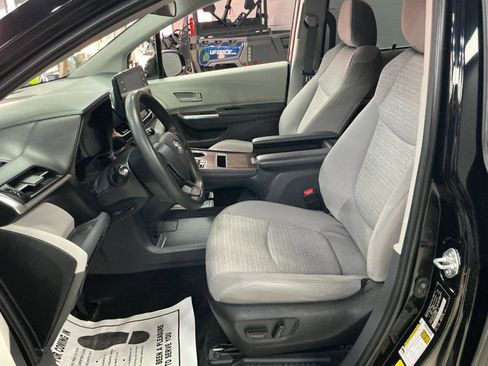 Used 2022 Toyota Sienna LE image 12