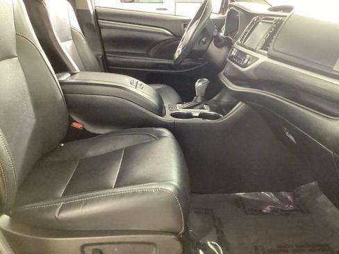 Used 2017 Toyota Highlander Limited Platinum AWD/4WD image 17
