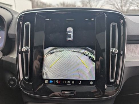 Used 2025 Volvo XC40 B5 Core image 22