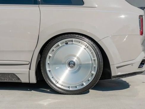 Used 2025 Rolls-Royce Cullinan Black Badge image 21