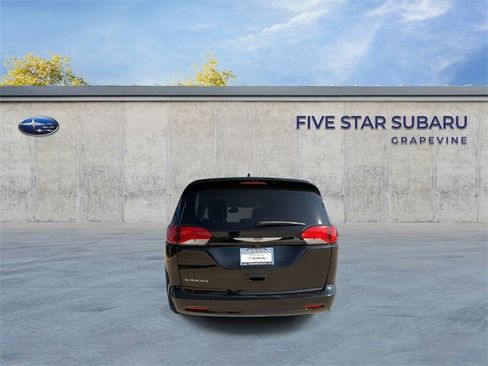 Used 2024 Chrysler Voyager LX image 7