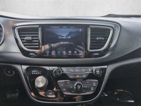 Used 2019 Chrysler Pacifica Touring-L Plus w/ Advanced Safetytec Group image 13