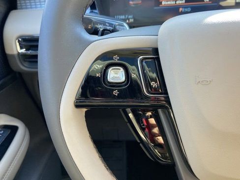 Used 2023 Lincoln Corsair AWD w/ Equipment Group 101A image 15