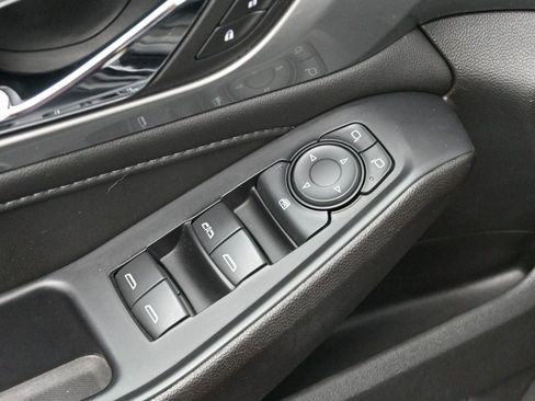 Used 2022 Chevrolet Traverse LT image 11