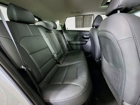 Used 2022 Kia Niro EX Premium image 35
