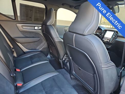 Used 2022 Volvo XC40 P8 Recharge Plus AWD/4WD image 16