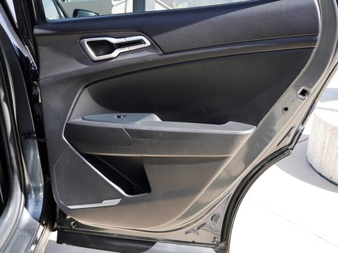 Used 2025 Kia Sportage LX image 27