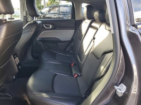 Used 2022 Jeep Compass Latitude FWD image 17