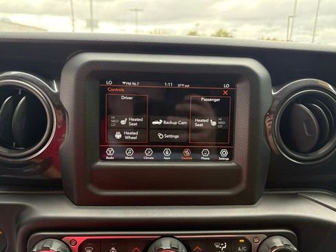 Used 2022 Jeep Gladiator Sport image 17