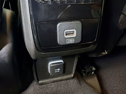 Used 2025 Jeep Compass Limited image 27