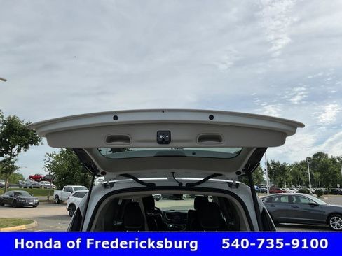 Used 2024 Chrysler Pacifica Touring-L FWD image 17