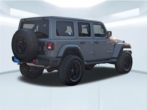 Used 2022 Jeep Wrangler Unlimited Sahara image 6