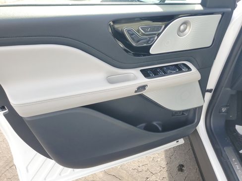 New 2026 Lincoln Aviator Reserve image 8