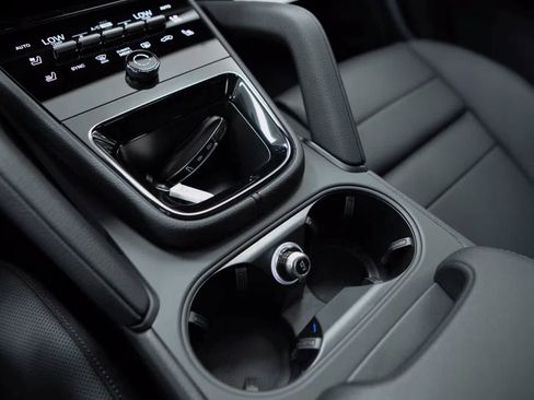 Certified 2026 Porsche Cayenne AWD/4WD image 31