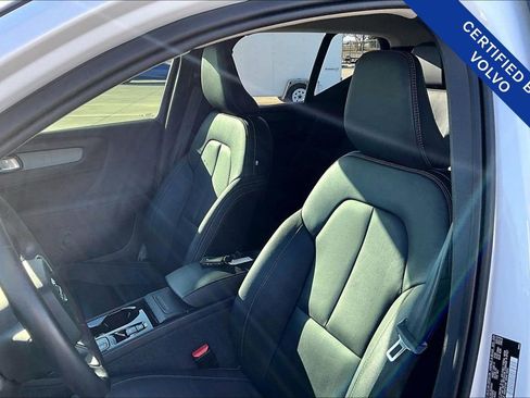 Used 2024 Volvo XC40 B5 Plus image 33
