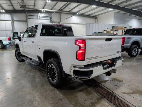 Used 2021 Chevrolet Silverado 2500 High Country w/ Technology Package image 4