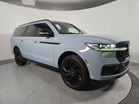 New 2026 Lincoln Navigator L Reserve w/ Jet Appearance Package image 2