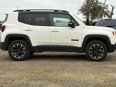 Used 2023 Jeep Renegade Trailhawk image 4