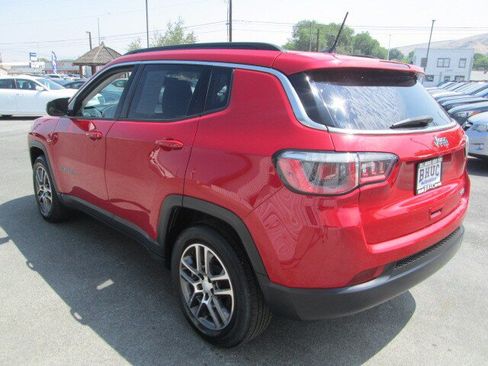 Used 2017 Jeep Compass Latitude w/ Popular Equipment Group FWD image 4