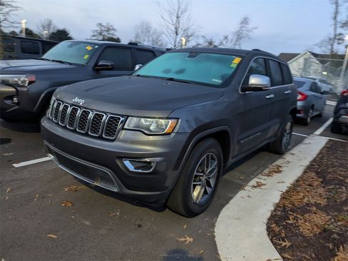 Used 2018 Jeep Grand Cherokee Limited image 3