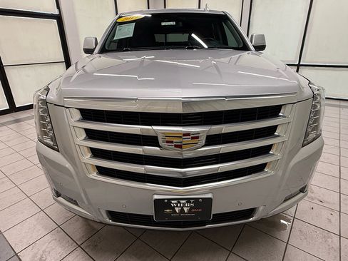 Used 2017 Cadillac Escalade Luxury AWD/4WD image 11