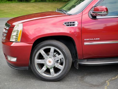 Used 2010 Cadillac Escalade Luxury AWD/4WD image 27