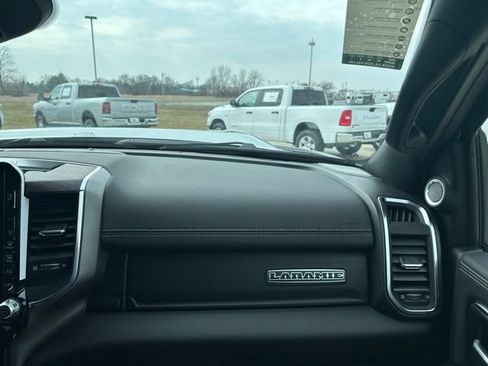New 2026 RAM 2500 Laramie AWD/4WD image 39