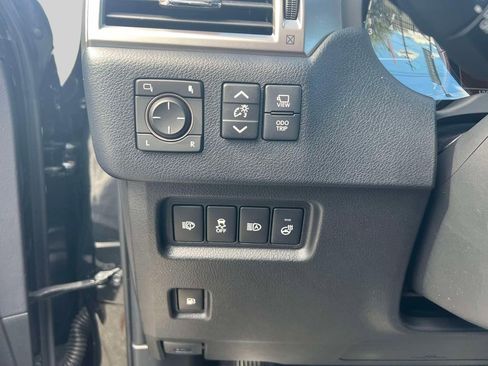 Certified 2023 Lexus GX 460 Luxury w/ Sport Design Package AWD/4WD image 19