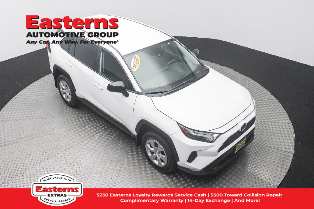 Used 2023 Toyota RAV4 LE AWD/4WD image 4