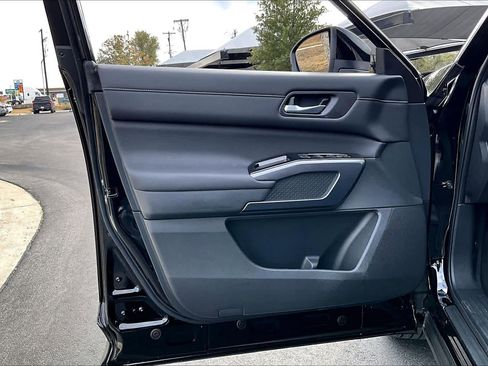 New 2026 Nissan Pathfinder SL image 10