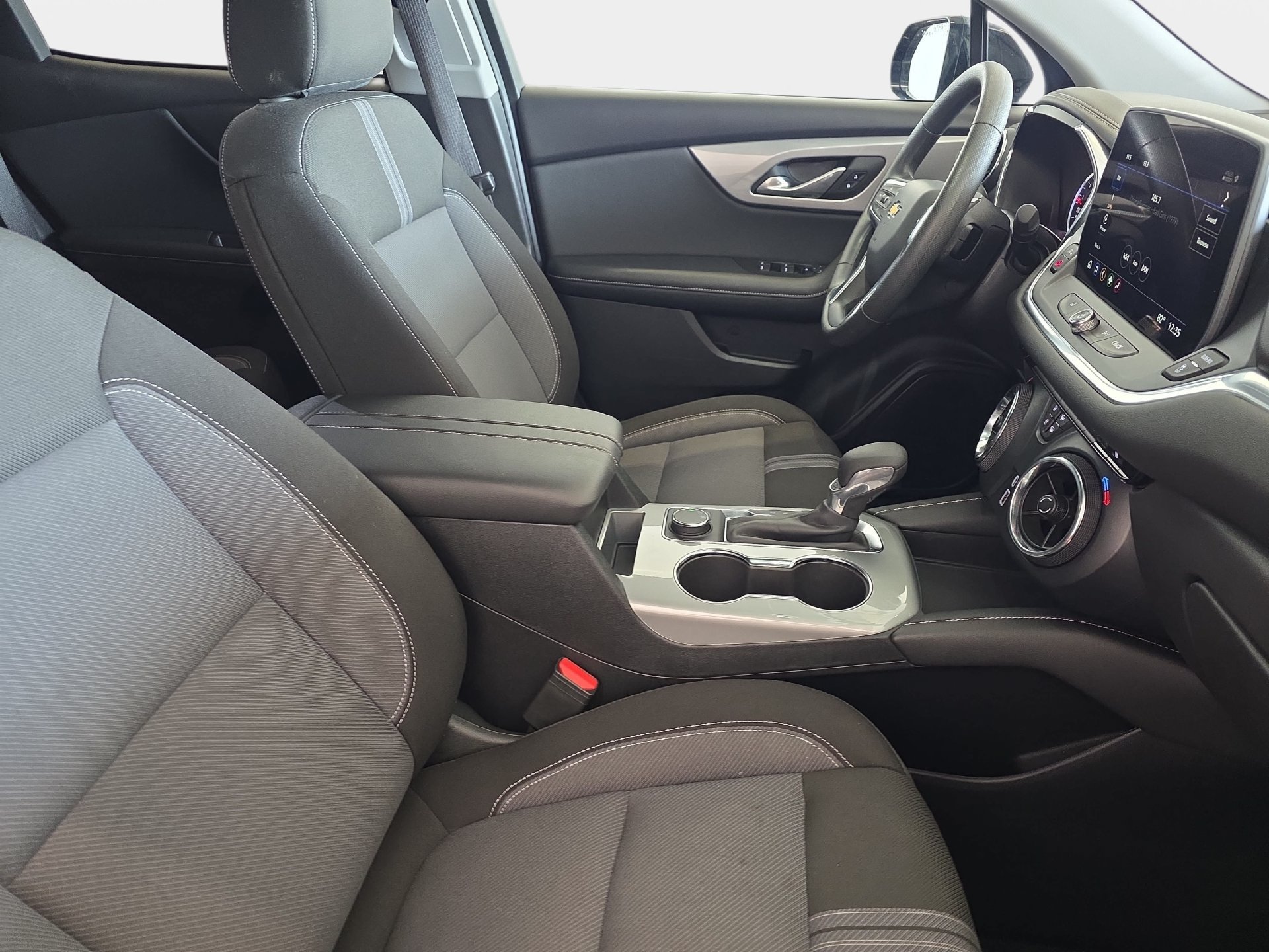 Used 2025 Chevrolet Blazer LT FWD image 10