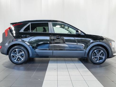 Used 2024 Kia Niro LX FWD image 3