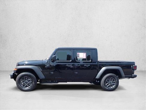 Used 2026 Jeep Gladiator Sport AWD/4WD image 2