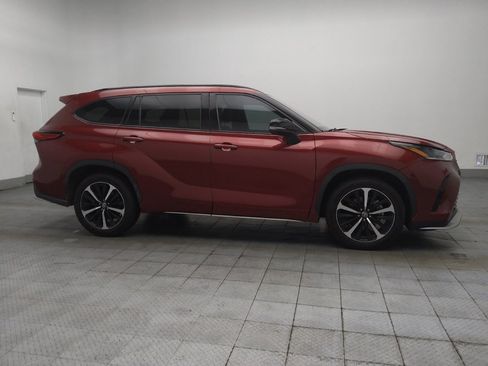 Used 2021 Toyota Highlander XSE FWD image 11