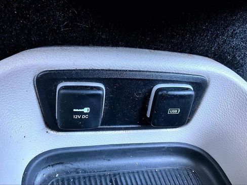 Used 2017 Chrysler Pacifica Touring-L Plus w/ Tire & Wheel Group image 35