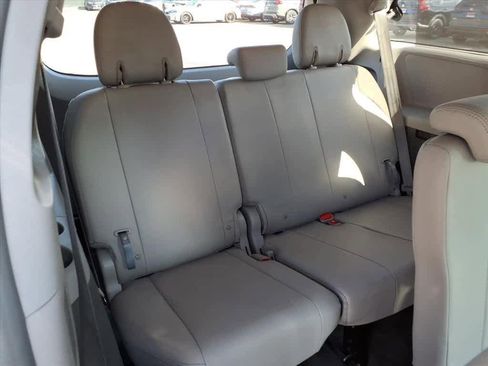 Used 2015 Toyota Sienna XLE w/ XLE Navigation Package image 11