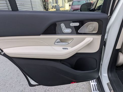 Used 2022 Mercedes-Benz GLS 450 4MATIC image 32