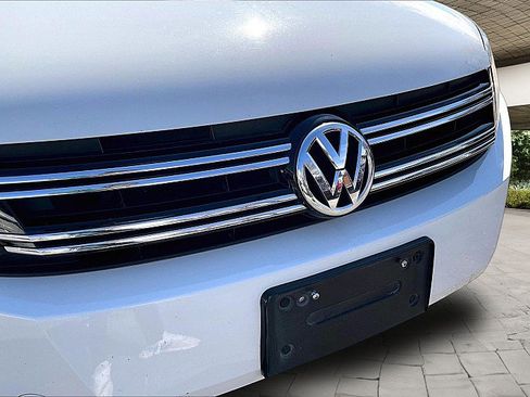 Used 2018 Volkswagen Tiguan Limited image 27