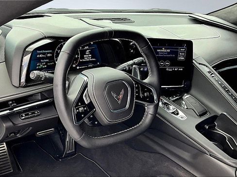 Used 2023 Chevrolet Corvette Stingray Premium Conv w/ Z51 Performance Package RWD image 17