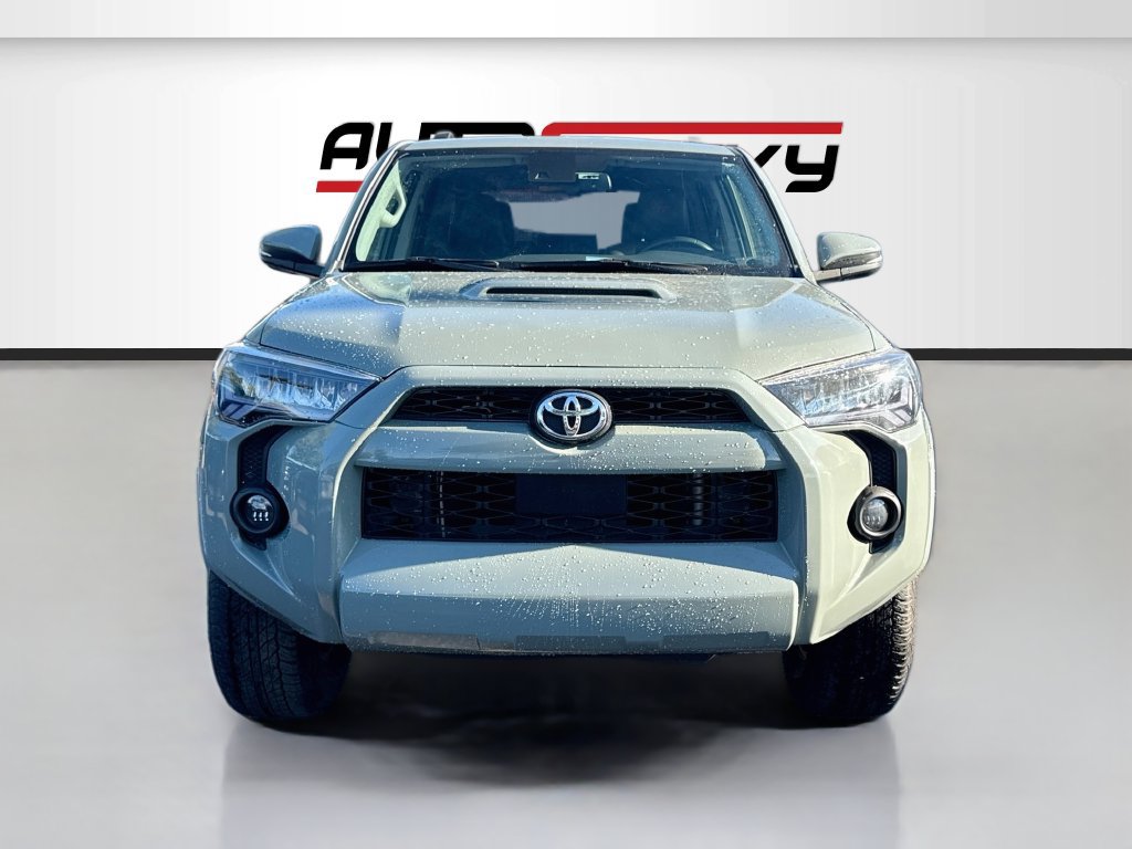 Used 2023 Toyota 4Runner TRD Off-Road Premium AWD/4WD image 2