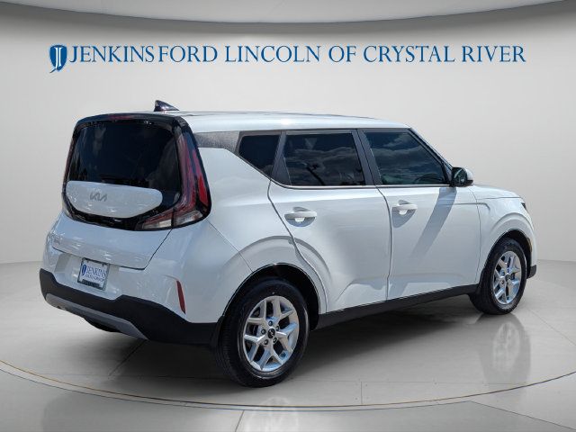 Used 2024 Kia Soul LX w/ Option Group 015 FWD image 5