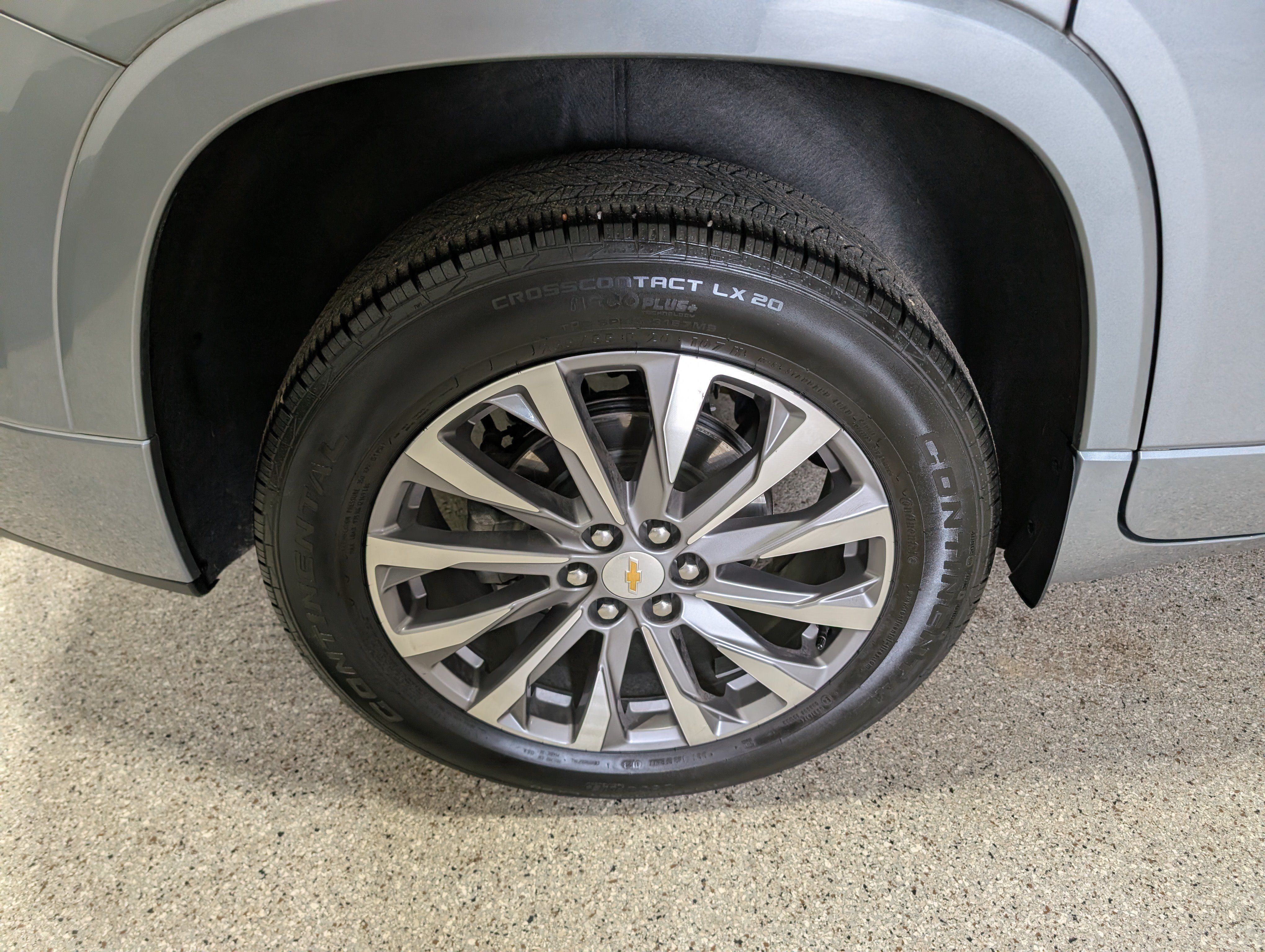 Used 2023 Chevrolet Traverse Premier FWD image 11