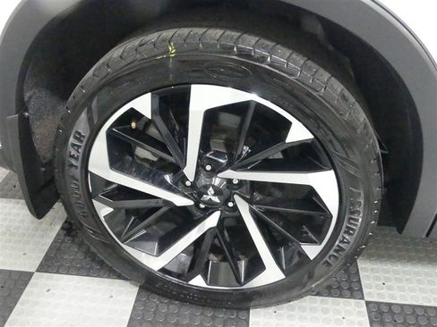 Used 2024 Mitsubishi Outlander SE AWD/4WD image 16