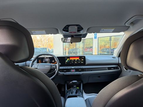 New 2025 Kia K4 FWD image 24