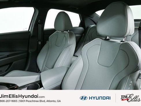 Certified 2025 Hyundai Elantra Limited w/ Cargo Package image 18