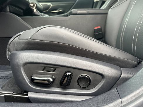 Certified 2025 Lexus ES 300h w/ Luxury Package image 14