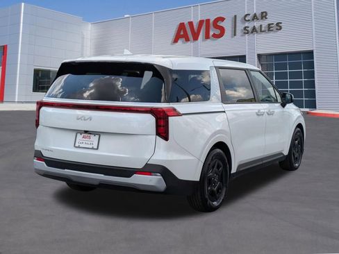 Used 2025 Kia Carnival image 6